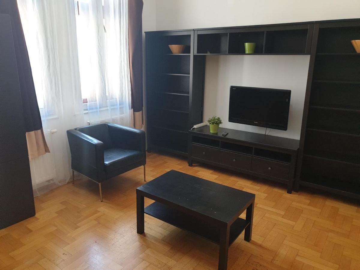 Cozy Downtown Apartment Budapest Esterno foto